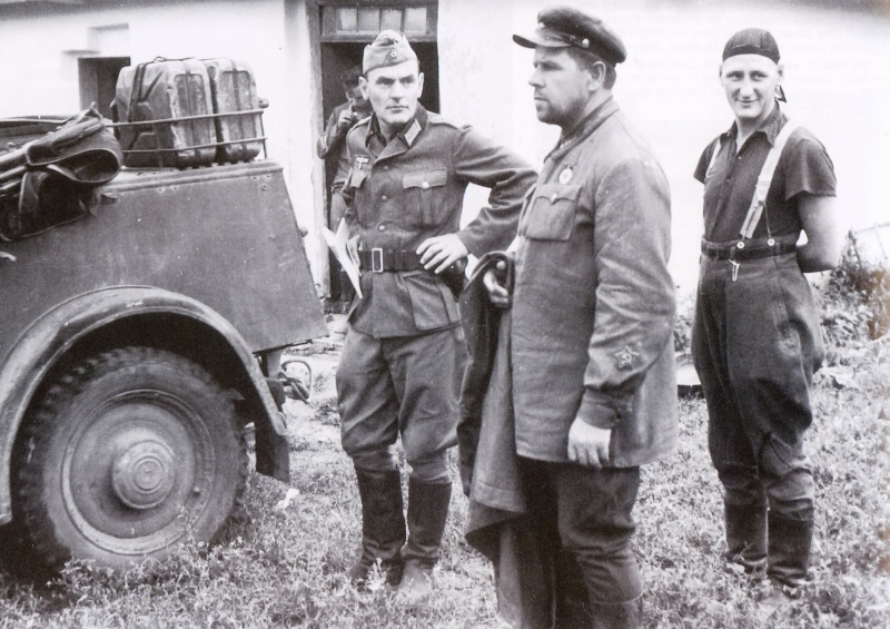 Командир Красной Армии перед расстрелом. Фото сделано в августе-сентябре 1941 г. в полосе немецкой группы армий «Юг» (Украина)